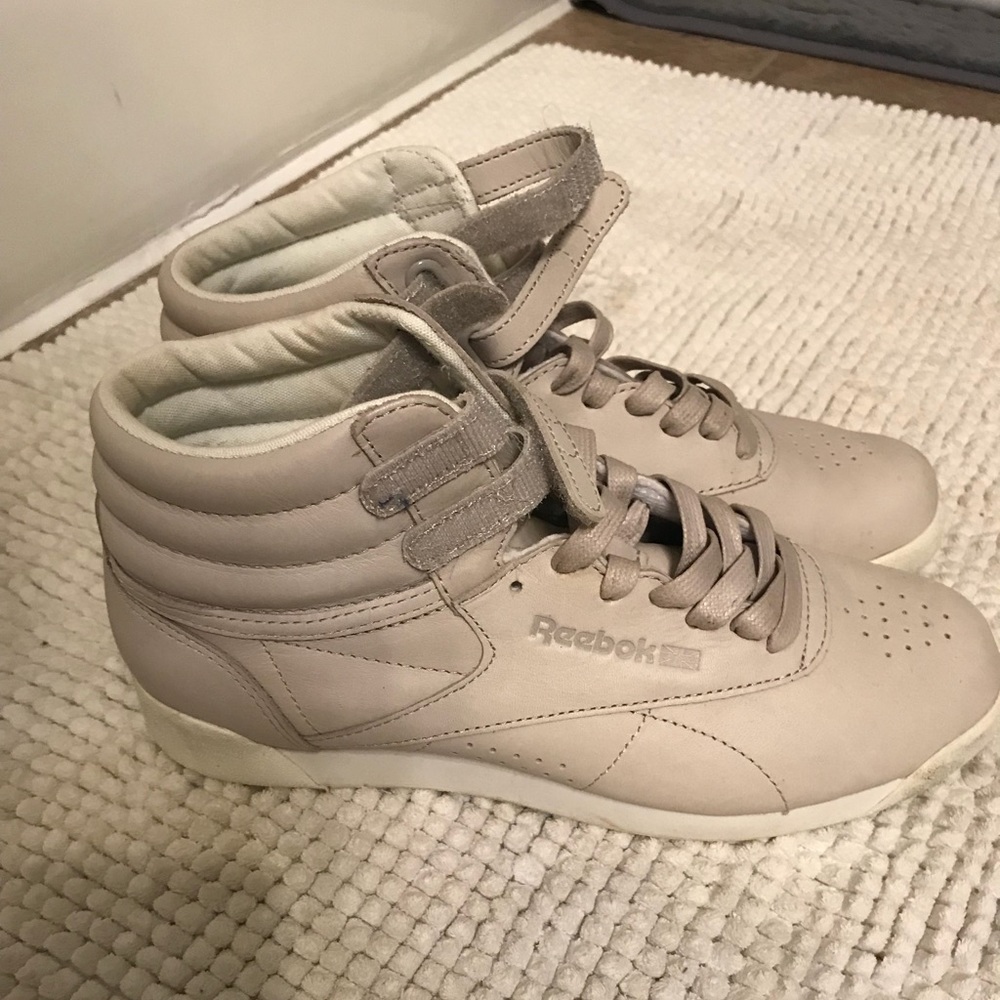 Reebok size 7 like new high tops Stockholms style